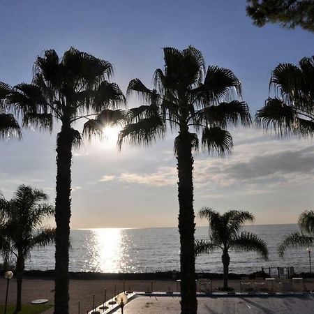 Garage, Piscina, Accesso A Mare E Pista Ciclabile Sanremo Exterior foto